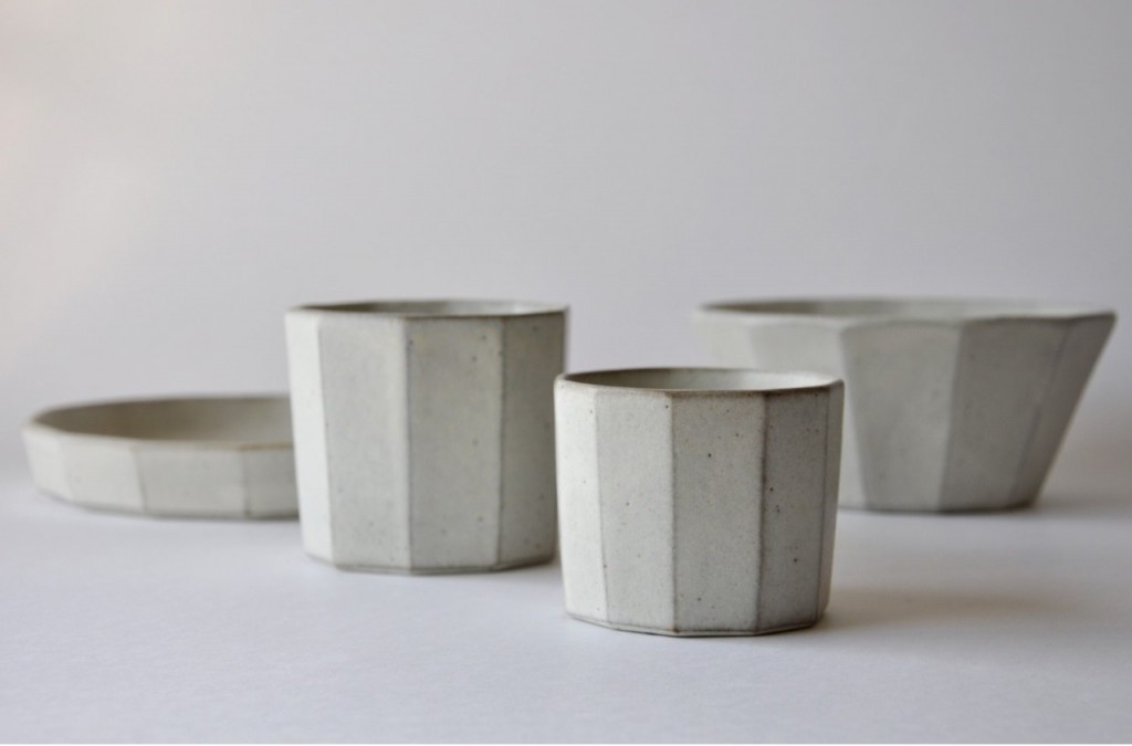 Vaisselle beige en céramique artisanale japonaise – Keiichi Tanaka