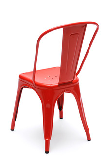 La chaise en métal rouge vue de derriere - Tolix