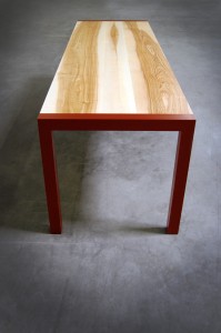 Table en bois et métal constante armeta rouge-vue de haut