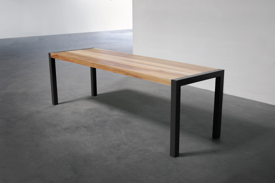 La table en métal et bois – Artmeta
